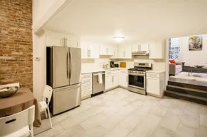 LazyKey Suites Stylish 2BD Loft in the Heart of Old City - Image 4