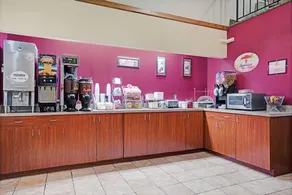 Super 8 by Wyndham Rogers Minnesota - Image 3