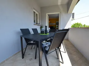 Radovani Peaceful and Serene Apartment With Terrace - Image 4