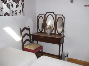 Dinas Guesthouse - Image 4