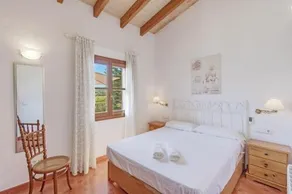Es Vinyo - Image 4