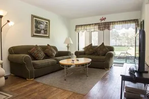 Lovely 2 Bed 2 Bath Condo in Gated Golf Resort Community - Image 1