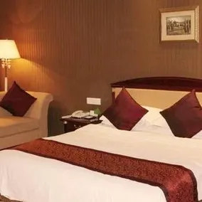 Crowngarden Hotel - Image 4