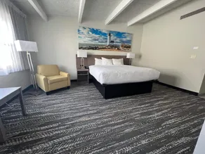 Days Inn by Wyndham Manitowoc - Image 4