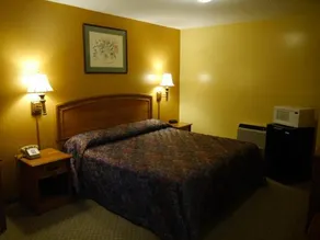 Budget Inn - Image 4