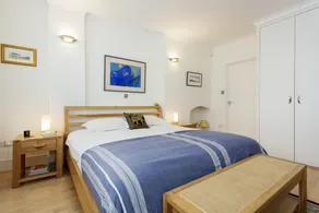 Veeve Two Bedroom Apartment in Earls Court - Image 3