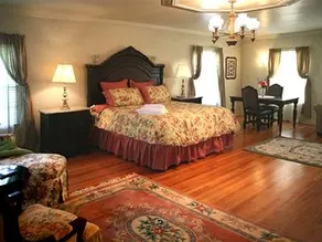 R. R. Thompson House Bed & Breakfast - Image 2