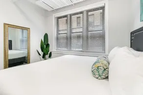 Brand New Superhost Heart Of Boystown Lakeview - Image 2