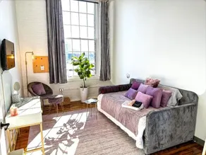 New Lux 2br/2ba penthouse in a Historic Building - Image 5