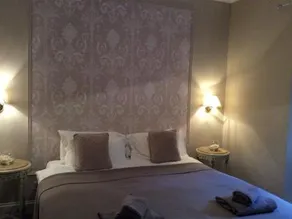 The King's Apartment - Castle - Image 3
