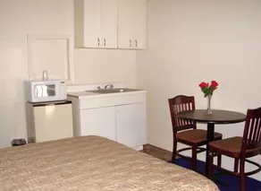Swiss Motel Riverhead - Image 4