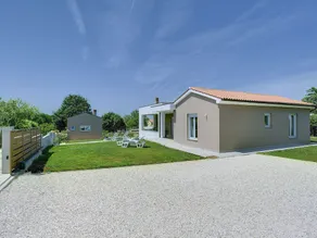 Modern Villa In Pula With Garden - Image 2