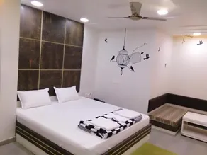 Hotel Radhika by OYO Rooms - Image 2