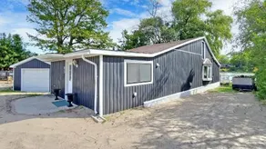 Wasaga Beach 1 - Walk to Main Beach - Riverfront - Sleeps 10 - 95 Mosley St - Image 4