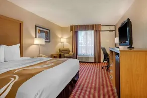 Quality Inn Exit 4 - Image 4