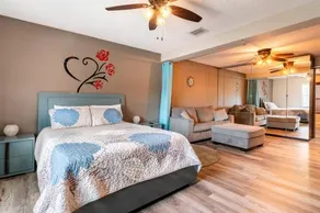 Charming home w private heated pool & hot tub - Image 4