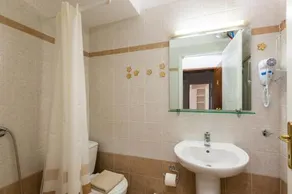 Pegy's Apartments - Image 5