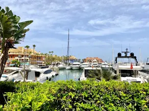 YOLO Spaces - Sotogrande Marina Luxury Apartment - Image 2