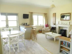 Riverview Apartment - Image 5