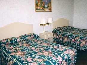 Passport Inn & Suites - Image 2