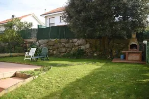 Chalet en urbanización con piscina - Image 3