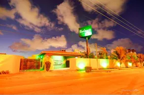 Toulouse Motel - Image 5