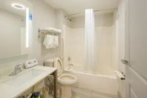 Hawthorn Extended Stay by Wyndham Panama City Beach - Image 3