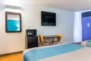 Lafayette Garden Inn - Image 4