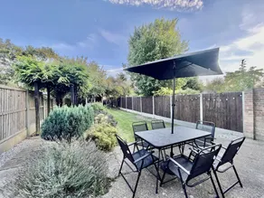 Stylish 3 bed House in Hornchurch Free Parking - Image 2
