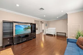 Modern Family Home w Full Amenities Near ONT - Image 3