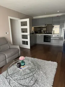 Luxurious 2 Bedroom Apartment in Reading - Image 3