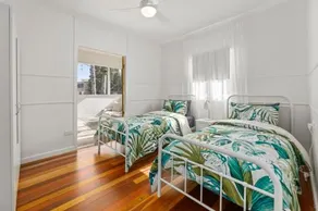 Entire Beach House on Bribie Island - Image 3