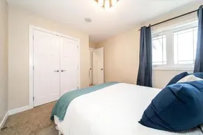 Designer Home, 4 Bed 3 Bath King Bed, Games Room, WiFi, Netflix, Long Stays! - Image 4