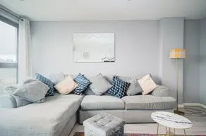 Stylish Apartment Close to London Bridge - Image 3