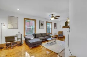 Lovely Bright Lansing Home 3 Bedrooms / 2 Bathrooms - Image 4