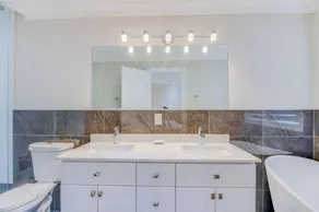 Luxury house 25 minutes to Toronto Downtown - Image 2