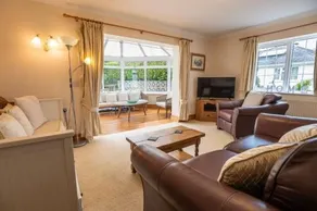 Mountain View - Two Bedroom House, Sleeps 5 - Image 3