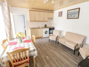Mc's Cottage - Image 3
