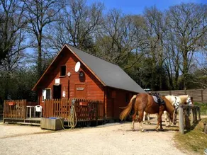 Cosy Holiday Home with Terrace Near Quimperl - Image 3