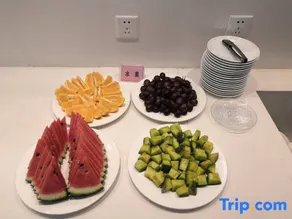 Luanhu Lupin Hotel - Image 2