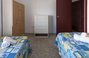River in Daim s With 2 Bedrooms and 1 Bathrooms - Image 2