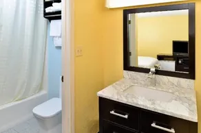 Americas Best Value Inn - North Kingstown - Image 5