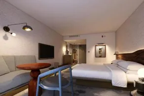 The Limited Hotel Charleston - Image 2