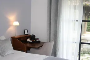 Les Enclos Bed And Breakfast - Image 2