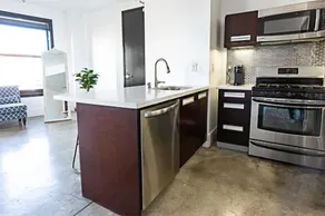 Angel City Spacious Apartment - Image 5