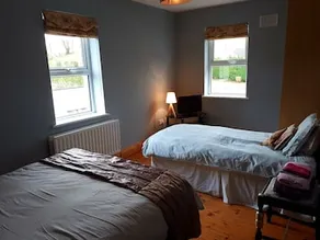 Village Bed and Breakfast Farnham Estate - Image 3