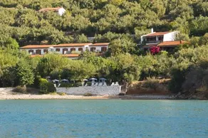 Kotronas Bay Bungalows - Image 4