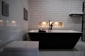 Stunning exec spa retreat w panoramic lake views - Image 5