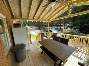 Babcia's Lake House - Image 3