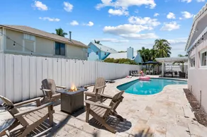 6 BR With Heated Pool Close to Beach - Image 2